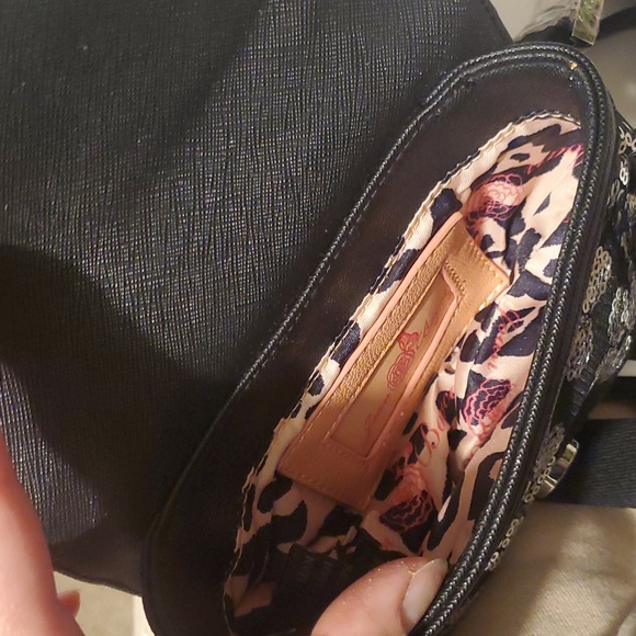 Like new! Joan Boyce mini sequin floral crossbody - Picture 4 of 8